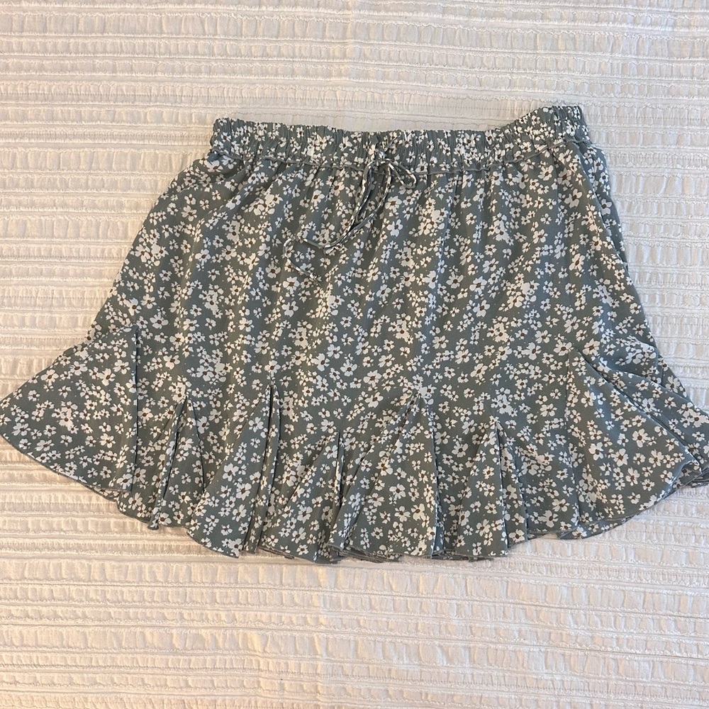 Arula brand floral plus sized skirt.